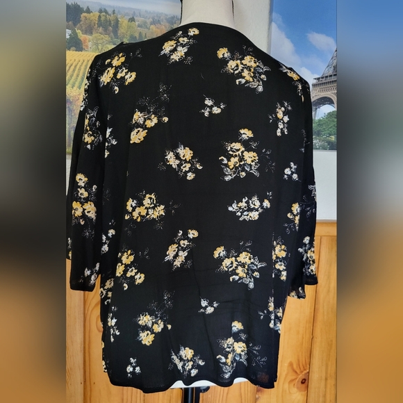 NWOT LUQ Top - Picture 2 of 3